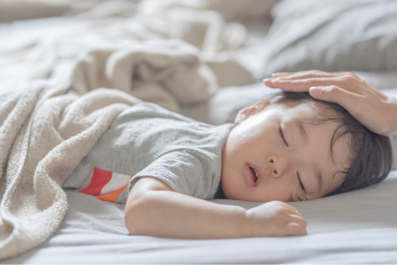 ぐっすり眠る子ども